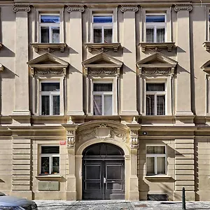 https://studio-truhlarska-31.praguehotelsweb.com