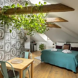 https://gigantic-anenska-penthouse.praguehotelsweb.com